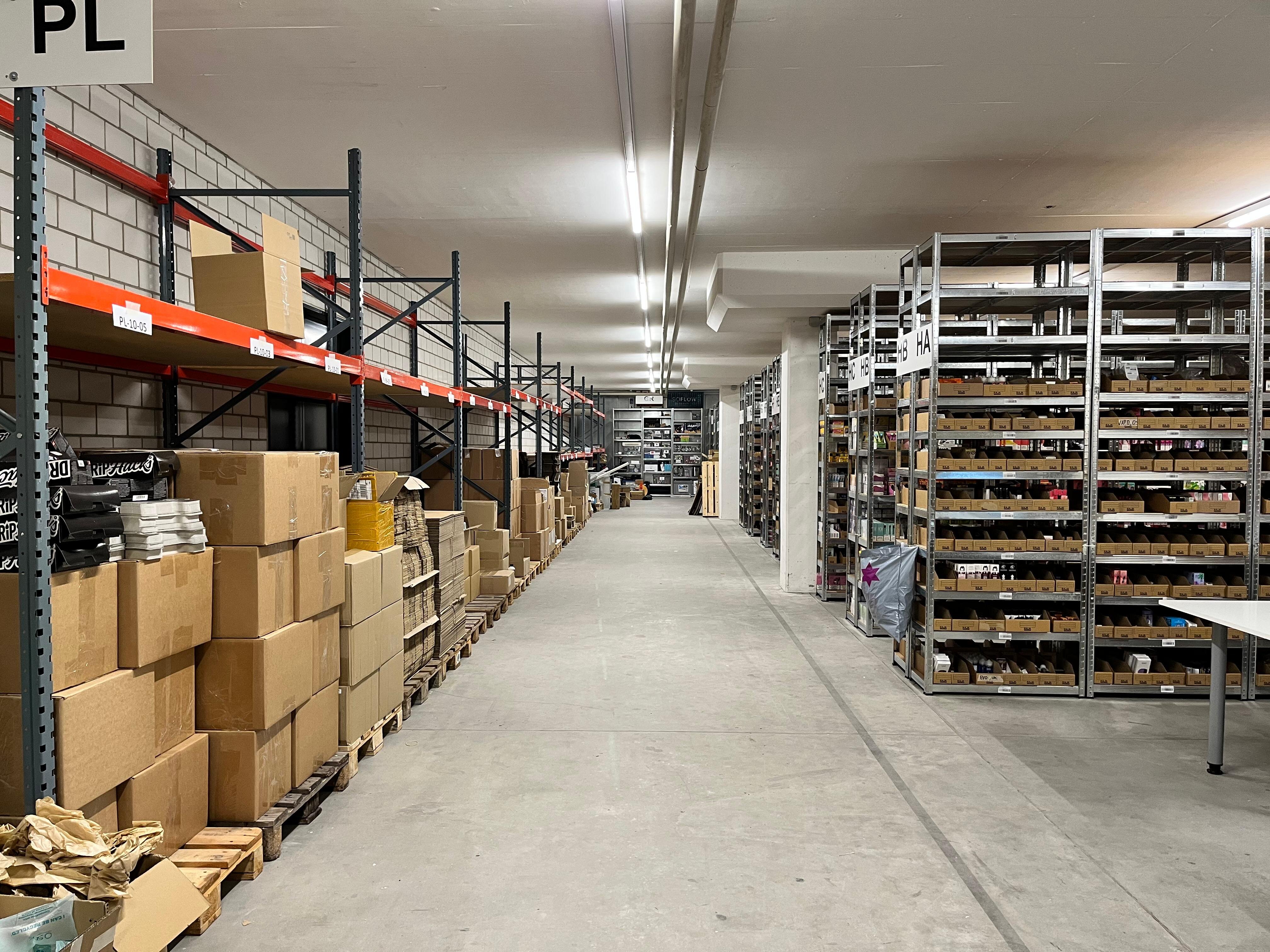 Lagerbestand und Logistikbereich eines Vape-Grosshändlers